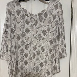 Bobeau Gray and Cream Snake Print Blouse Size Medium